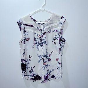 Candie’s white floral top with lace neckline. Size Large.
